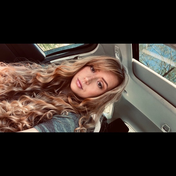 Meet your Posher, Ivy - Picture 1 of 1